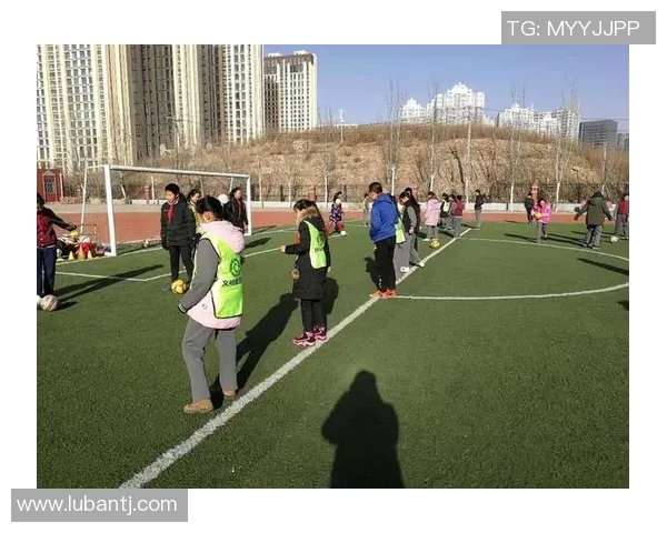 足球明星背后的家庭故事与成长环境探秘