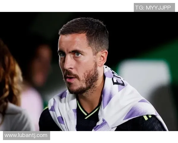 足球明星阿扎尔精彩瞬间图片欣赏展现他在绿茵场上的风采与魅力